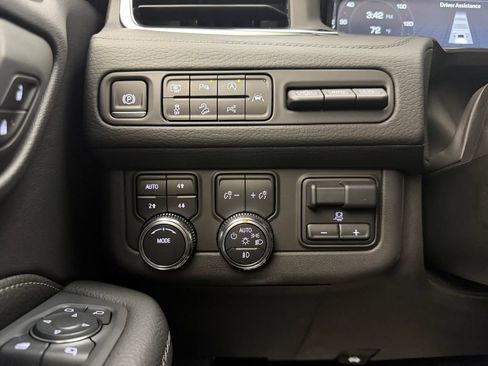 Used 2024 GMC Yukon XL Denali w/ Advanced Technology Package AWD/4WD image 35