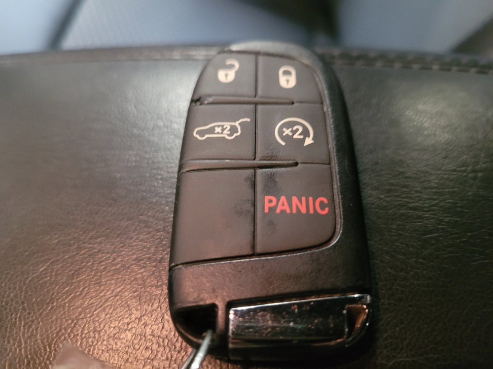 Used 2025 Jeep Compass Latitude w/ Sun & Sound Group AWD/4WD image 32