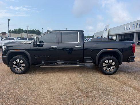 Used 2024 GMC Sierra 2500 Denali w/ Denali Reserve Package AWD/4WD image 2