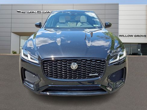 Used 2025 Jaguar F-PACE R-Dynamic S image 8