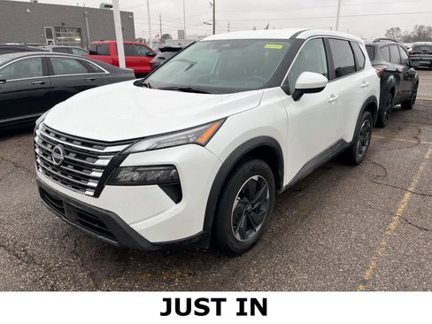 Used 2025 Nissan Rogue SV image 1