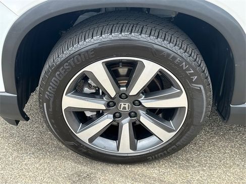 Used 2025 Honda Pilot Touring image 8