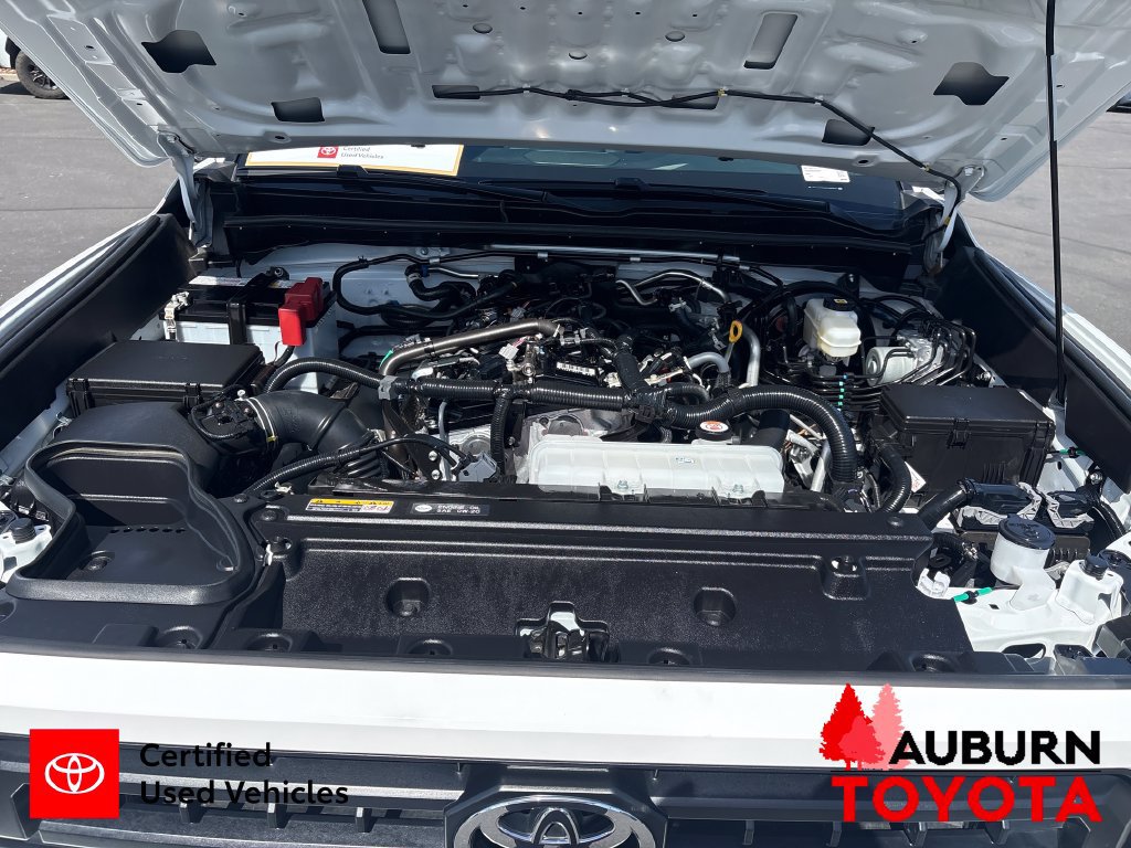 Certified 2025 Toyota 4Runner SR5 AWD/4WD image 29