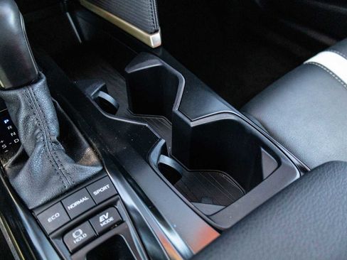 Used 2025 Toyota Camry SE image 24