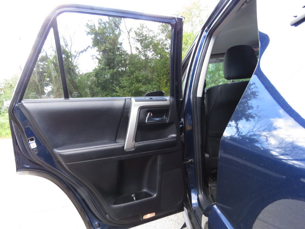 Used 2019 Toyota 4Runner SR5 AWD/4WD image 18