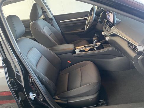 Used 2023 Nissan Altima 2.5 SV w/ SV Premium Package FWD image 8
