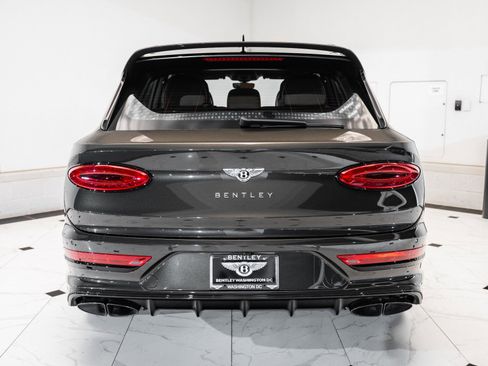 Used 2025 Bentley Bentayga image 10