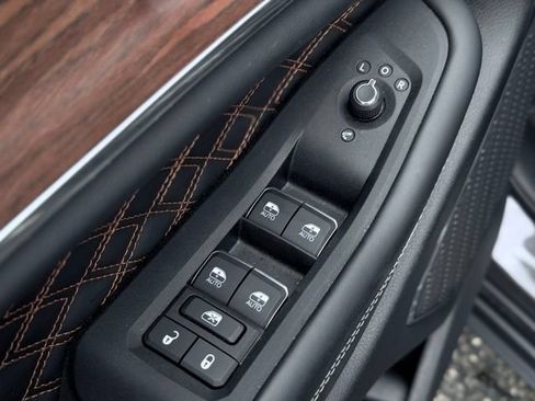 Used 2025 Jeep Grand Cherokee Summit AWD/4WD image 16