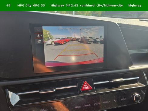 Used 2024 Kia Niro LX image 12