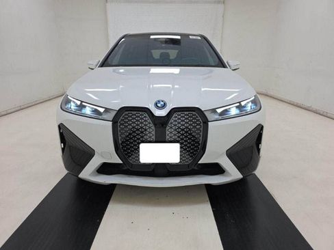 Used 2024 BMW iX xDrive50 w/ Sport Package AWD/4WD image 3