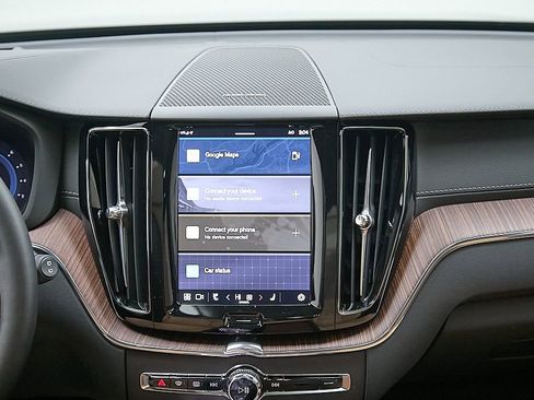 Certified 2025 Volvo XC60 B5 Ultra image 28