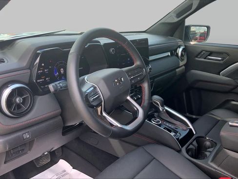 Used 2025 Chevrolet Colorado Z71 w/ Z71 Convenience Package 2 AWD/4WD image 18