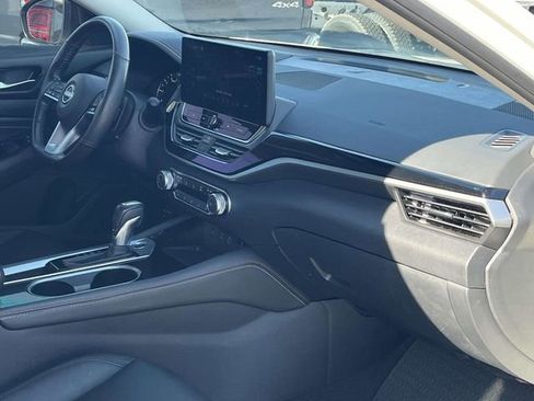 Used 2023 Nissan Altima 2.5 SR w/ SR Premium Package image 24