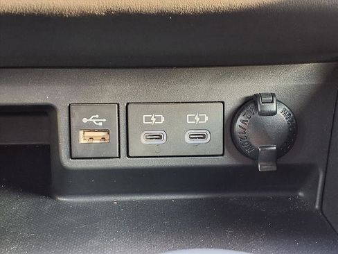 Used 2024 Toyota Highlander LE FWD image 8