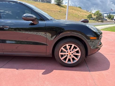 Used 2020 Porsche Cayenne AWD/4WD image 36