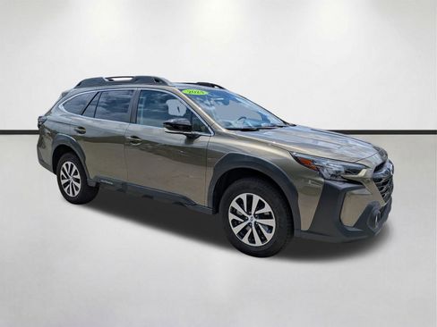 Used 2024 Subaru Outback Premium AWD/4WD image 2