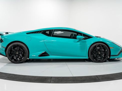 Used 2023 Lamborghini Huracan Tecnica image 2