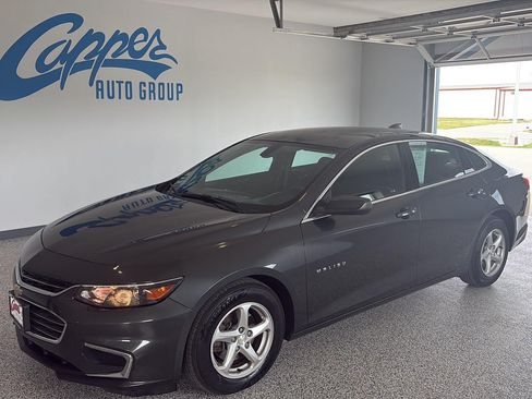 Used 2018 Chevrolet Malibu LS FWD image 1