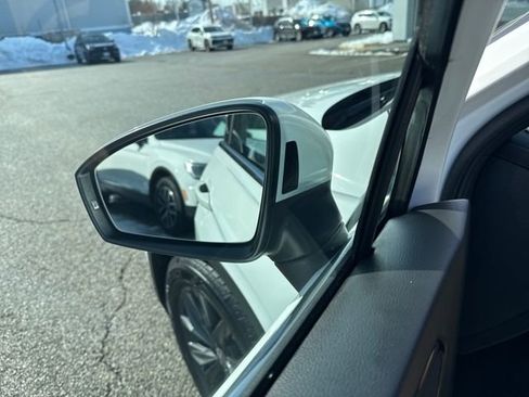 Certified 2024 Volkswagen Tiguan SE w/ Panoramic Sunroof Package image 15