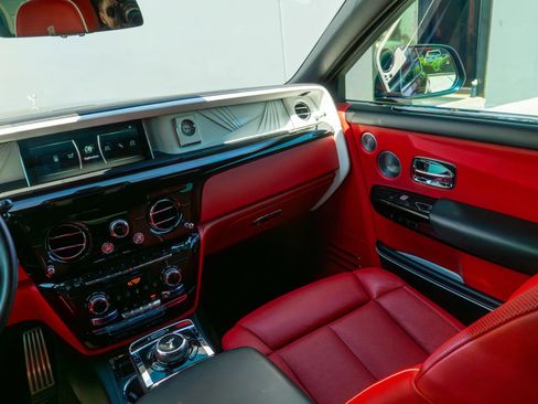 Used 2021 Rolls-Royce Phantom Sedan RWD image 73
