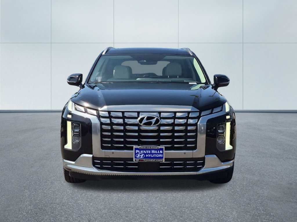 Used 2023 Hyundai Palisade Calligraphy FWD image 2