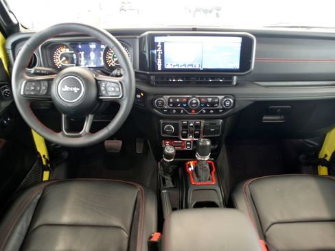 Used 2024 Jeep Wrangler Unlimited Rubicon AWD/4WD image 17