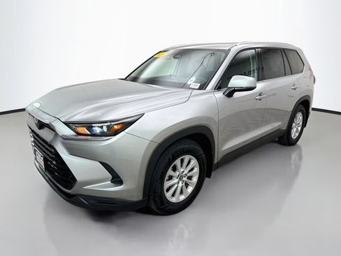Used 2026 Toyota Grand Highlander AWD Hybrid image 3
