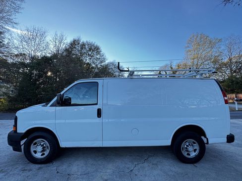 Used 2017 Chevrolet Express 2500 image 7