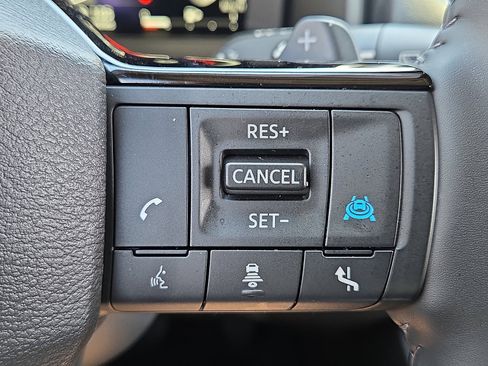 Used 2025 Nissan Rogue SL w/ Tech Package FWD image 22