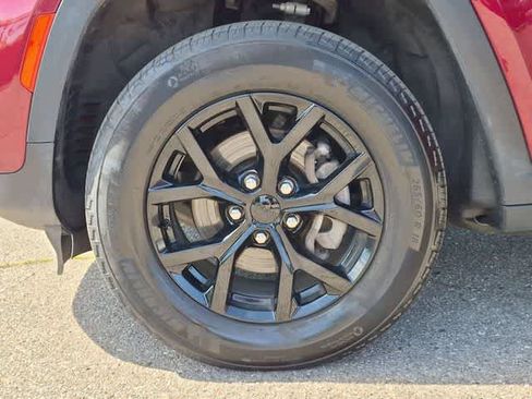 Used 2024 Jeep Grand Cherokee Altitude AWD/4WD image 14