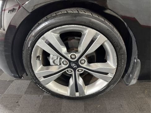 Used 2014 Hyundai Veloster w/ Technology Package 03 FWD image 33