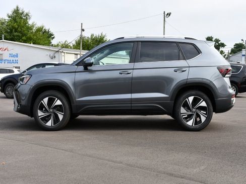 New 2025 Volkswagen Taos SE image 4