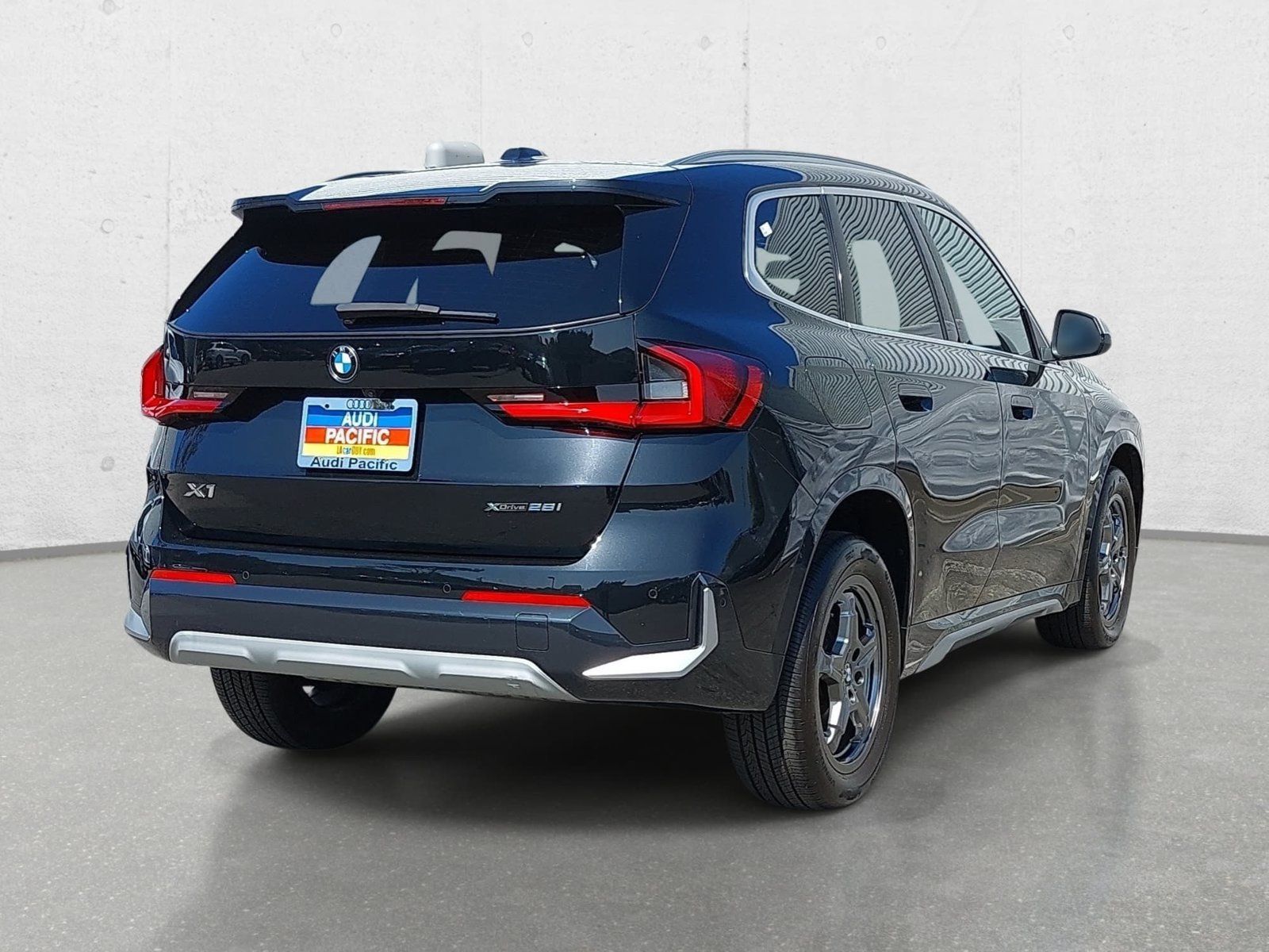 Used 2024 BMW X1 xDrive28i w/ Convenience Package AWD/4WD image 5