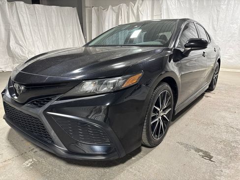 Used 2021 Toyota Camry SE FWD image 3