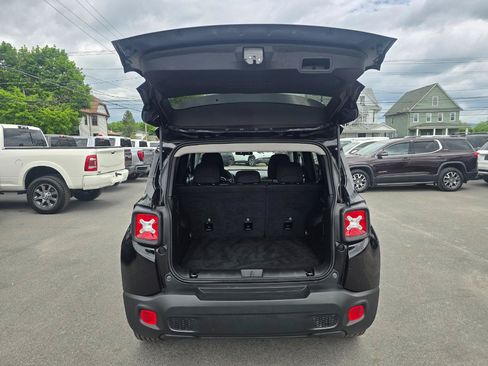 Used 2023 Jeep Renegade Latitude AWD/4WD image 17
