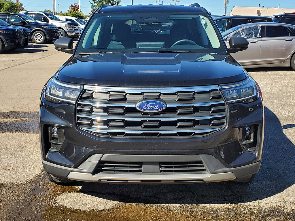 Used 2025 Ford Explorer Active w/ Active Comfort Package AWD/4WD image 2