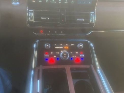 Used 2024 Lincoln Navigator Reserve image 7