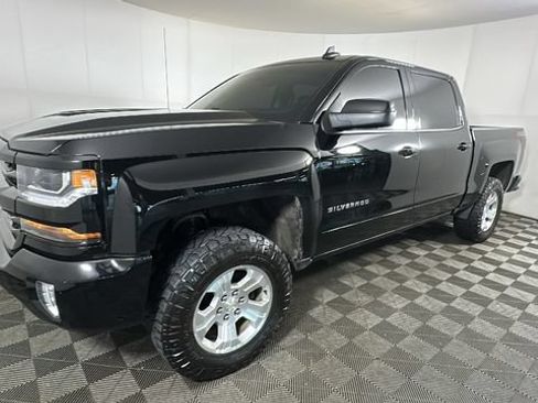 Used 2018 Chevrolet Silverado 1500 LT w/ All Star Edition AWD/4WD image 6