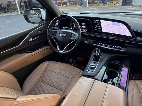 Used 2022 Cadillac Escalade Premium Luxury image 35