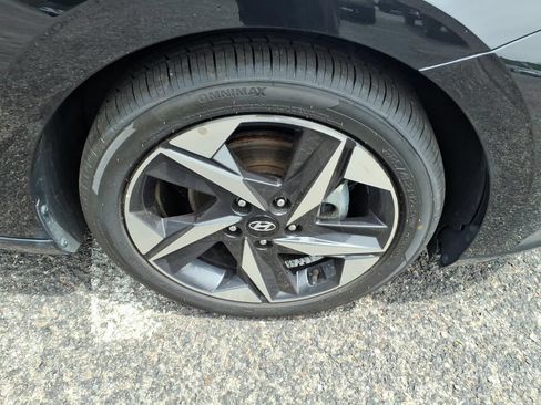 Used 2023 Hyundai Elantra Limited FWD image 7