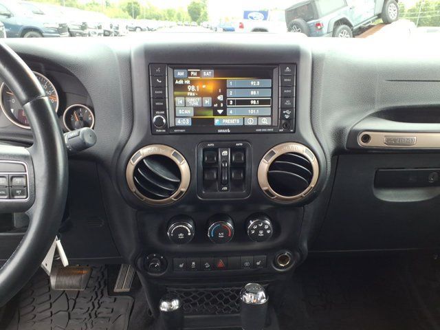 Used 2016 Jeep Wrangler Unlimited Sahara AWD/4WD image 9