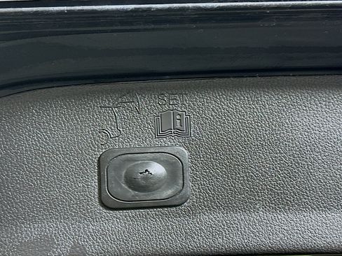 Used 2013 Ford Escape Titanium FWD image 29