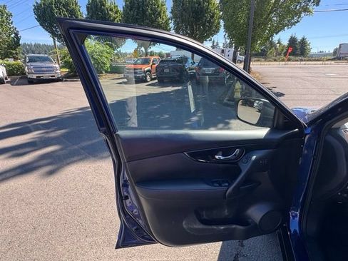 Used 2020 Nissan Rogue SL AWD/4WD image 13