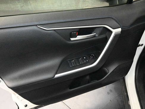 Used 2019 Toyota RAV4 XSE w/ Carpet Mat Package AWD/4WD image 12