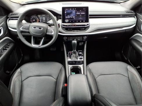 Used 2023 Jeep Compass Latitude image 9