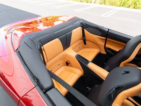 Used 2019 Ferrari Portofino RWD image 73