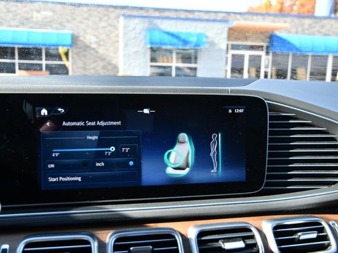 Used 2025 Mercedes-Benz GLS 450 4MATIC image 25