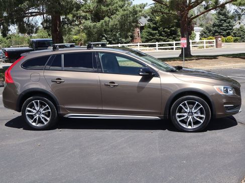 Used 2015 Volvo V60 T5 Cross Country w/ Protection Package AWD/4WD image 3