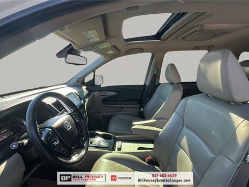 Used 2016 Honda Pilot Touring image 11