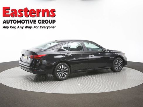 Used 2025 Nissan Altima 2.5 SV FWD image 38